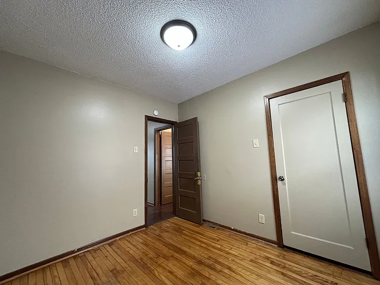 1068 Hatch Ave — Photo 11