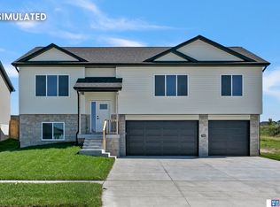 7328 NW 17th St, Lincoln, NE 68521