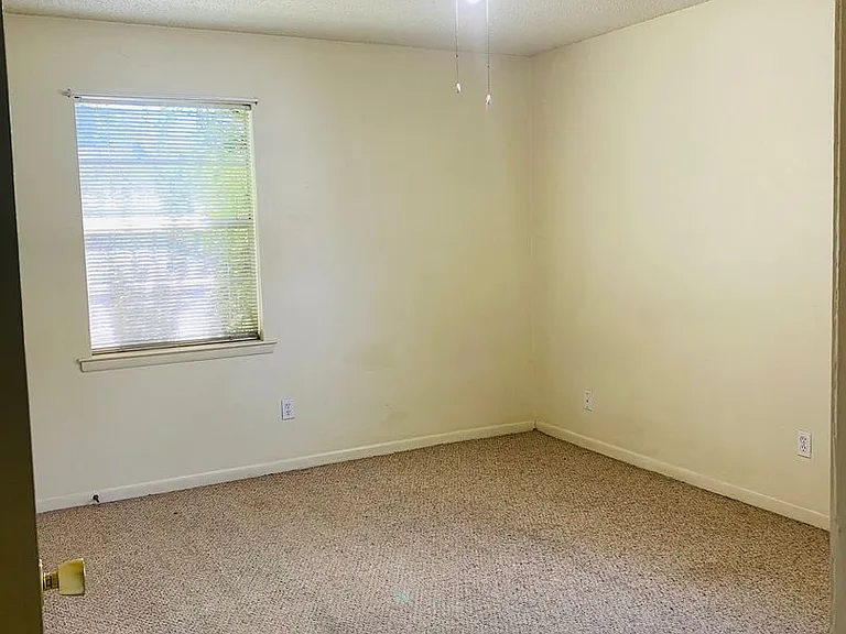 292 W Claiborne St — Photo 6