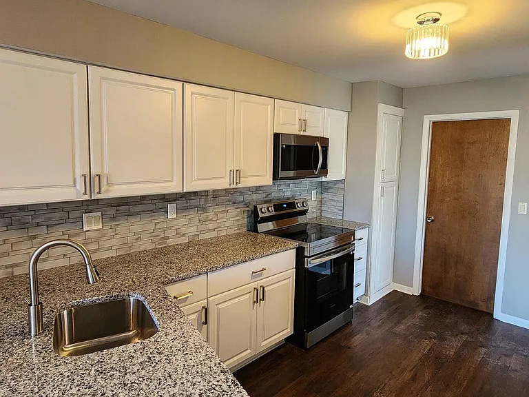 4 Brookwood Ln — Photo 5
