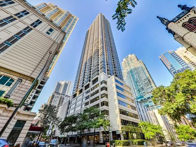 30 E Huron St APT 1607, Chicago, IL, 60611