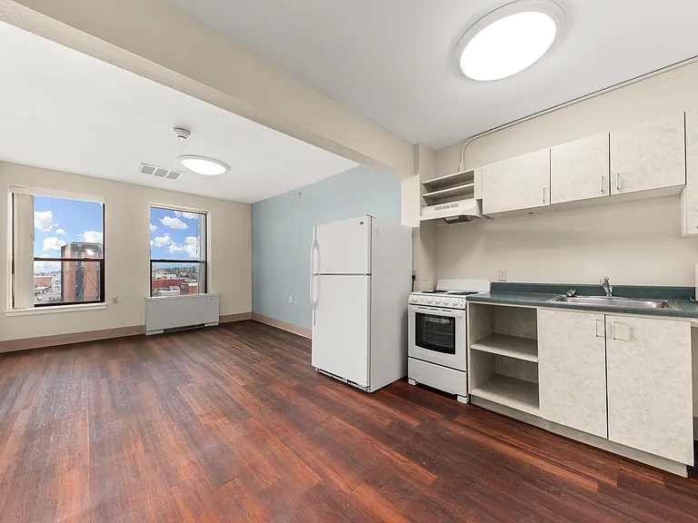 206 Flats — Photo 31