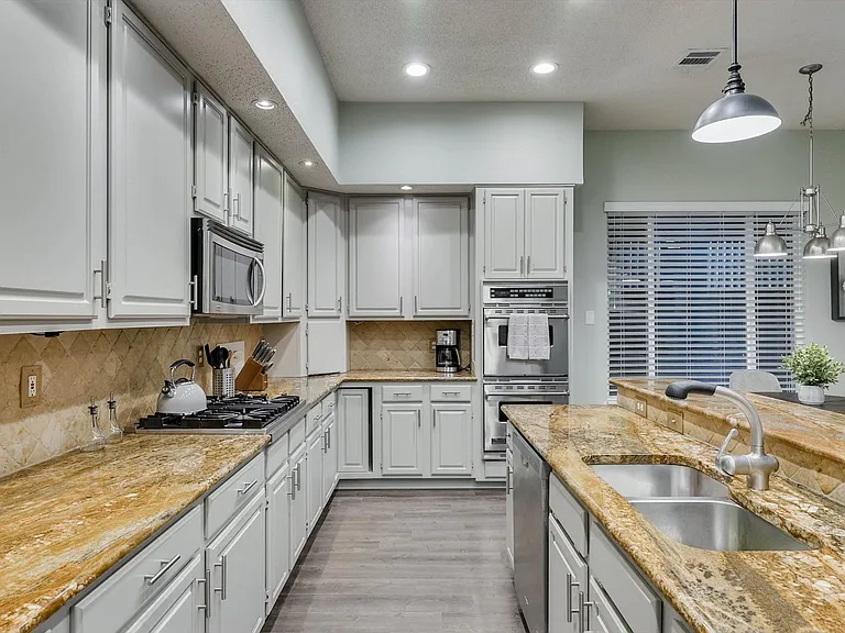 1717 Parkwood Dr — Photo 22