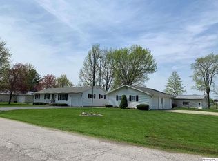 425 N 17th St, Hamilton, IL 62341