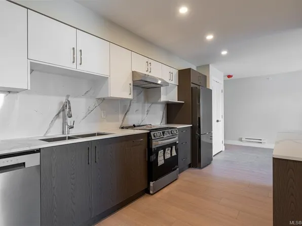 171 Jensen Ave W #315, Parksville, BC V9P 2R4