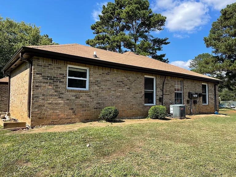 330 Forest Pl — Photo 3