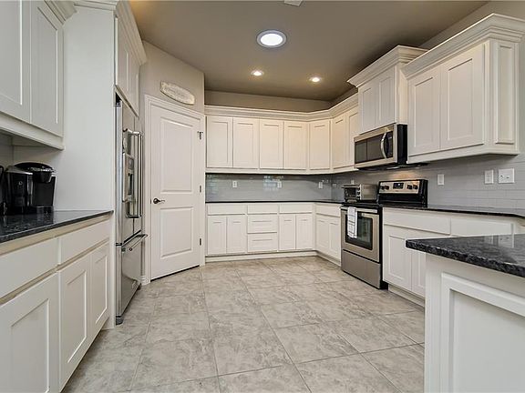2nd image of 12 Appleby Ln