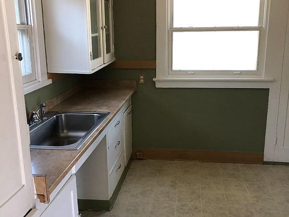3rd image of 157 Willow St
