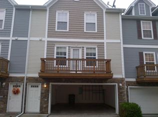 1142 Keystone Ln, Pleasant Hill, IA 50327