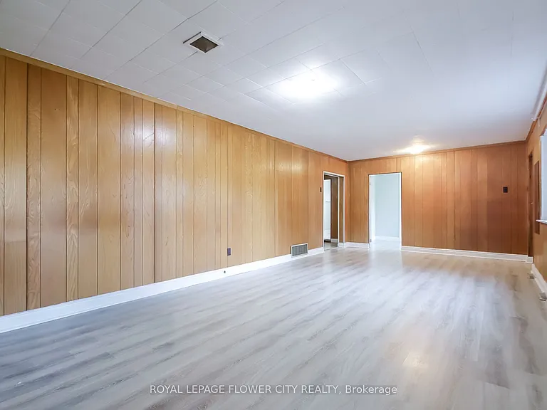 7555 Old Church Rd — Photo 28