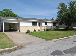 1310 N Mary St, Comanche, TX 76442