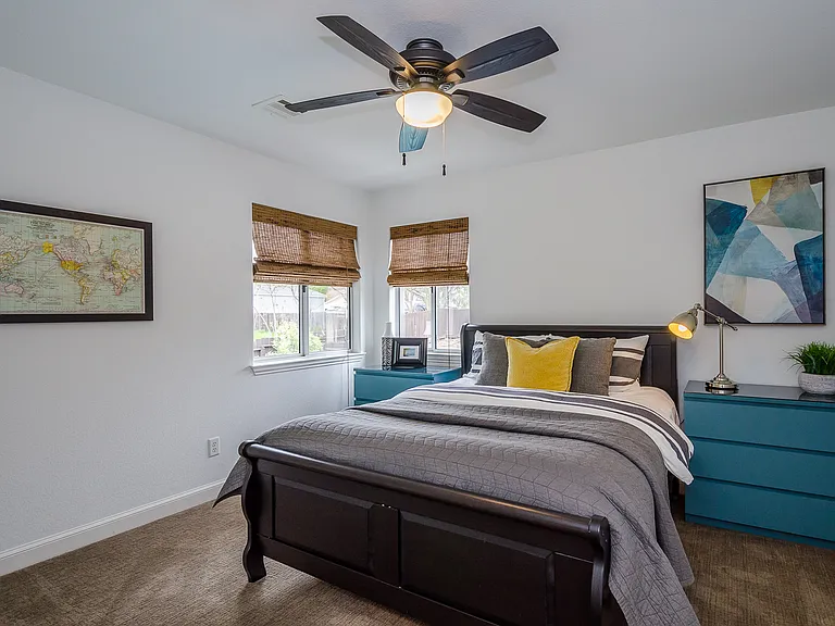 418 Peachtree Ln — Photo 16