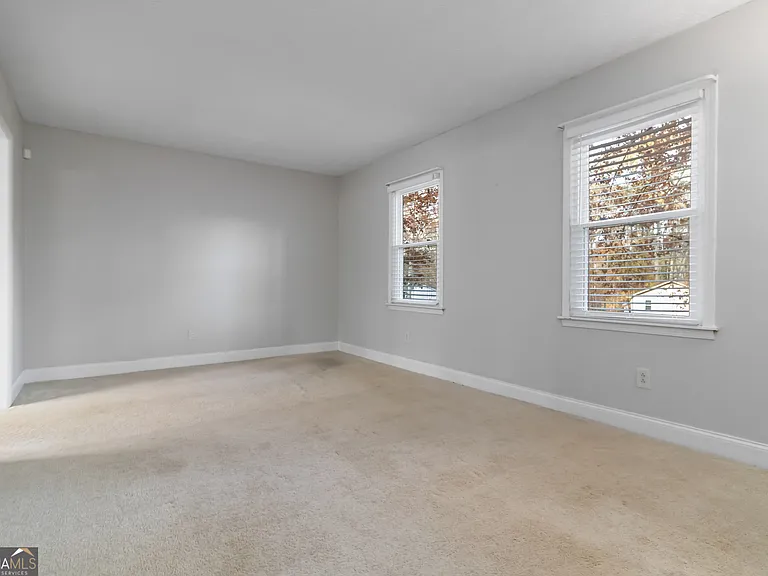 888 Chartley Dr — Photo 5