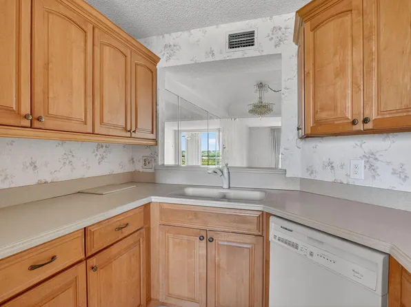 23277 Barwood Lane N #406, Boca Raton, FL 33428