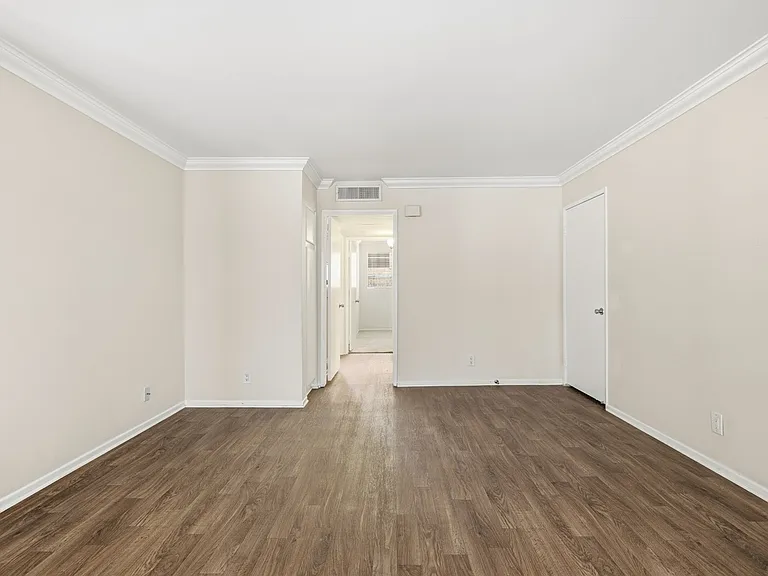 908 S Shenandoah St #103 — Photo 15