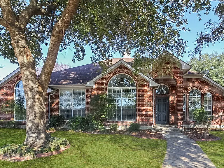 2338 Liles Ln — Photo 1