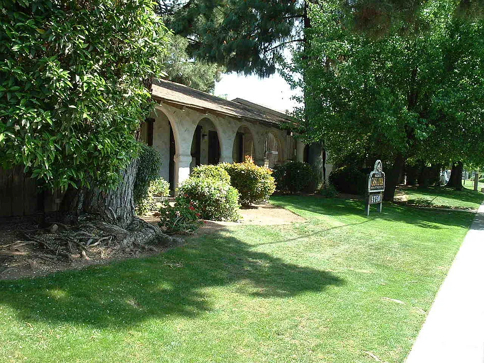 Casa Linda Apartments