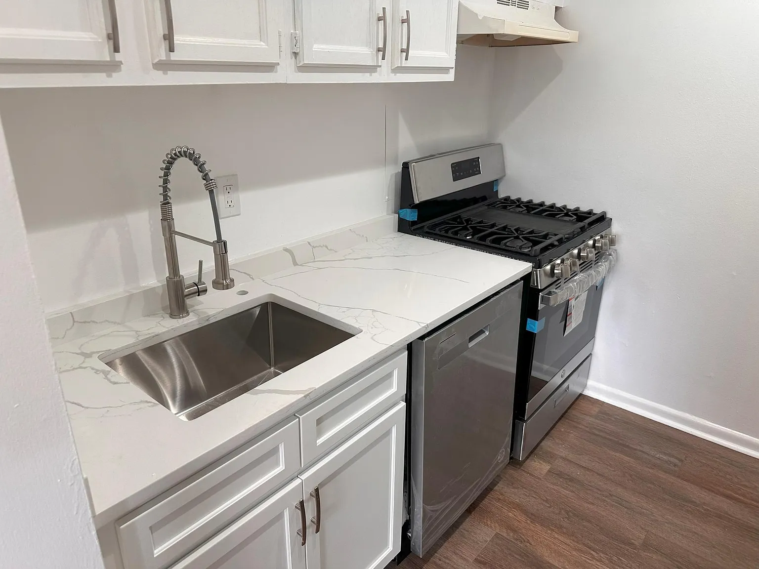 2 bed, 800 sqft, $2,000 — Photo 2