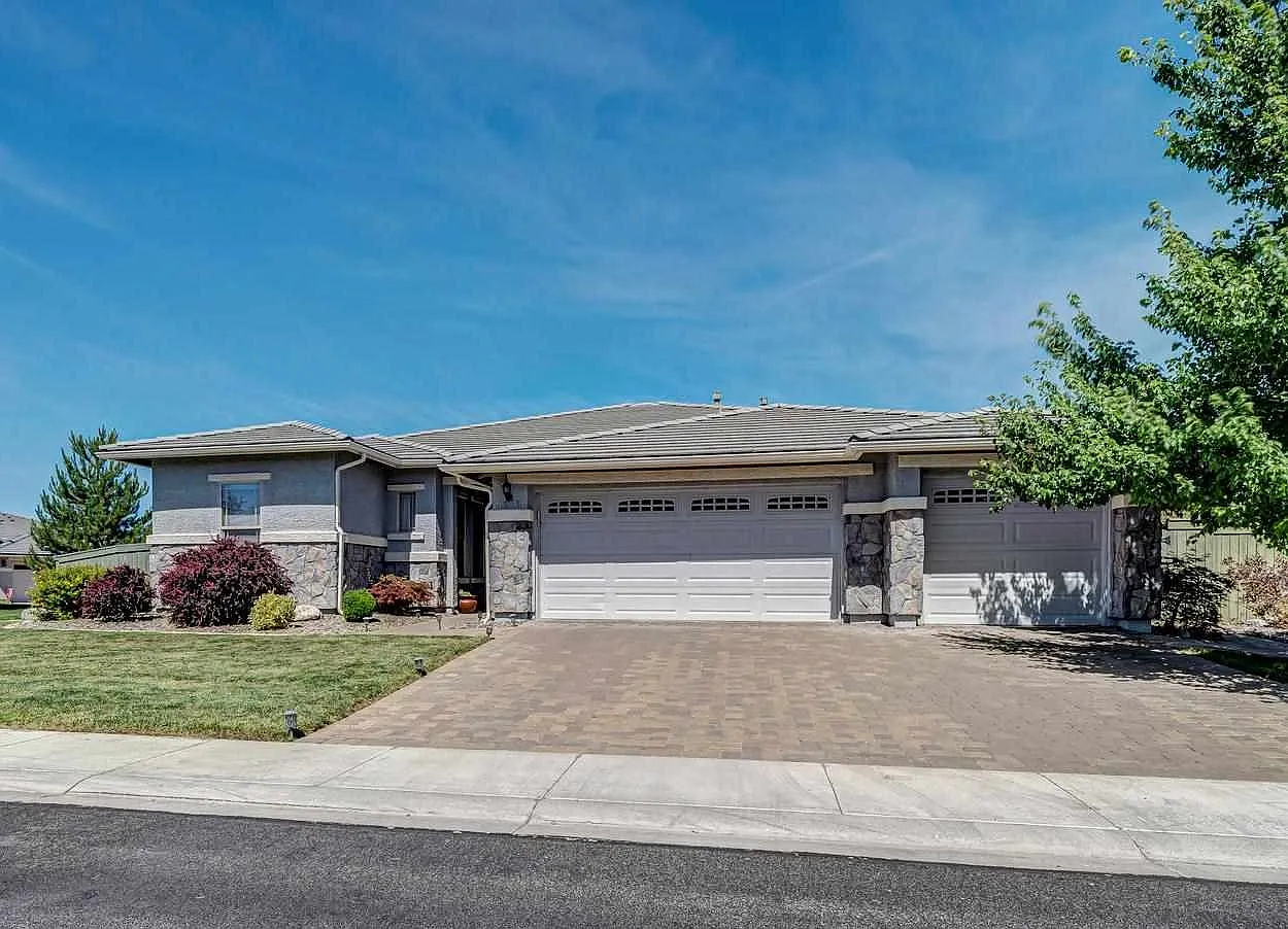 4915 Chevalier Dr photo 1