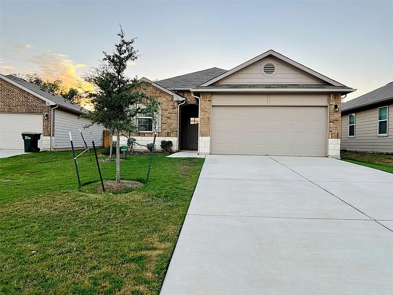 105 Naset Dr — Photo 2