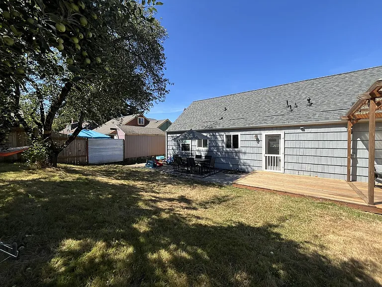 6640 NE Roselawn St — Photo 41
