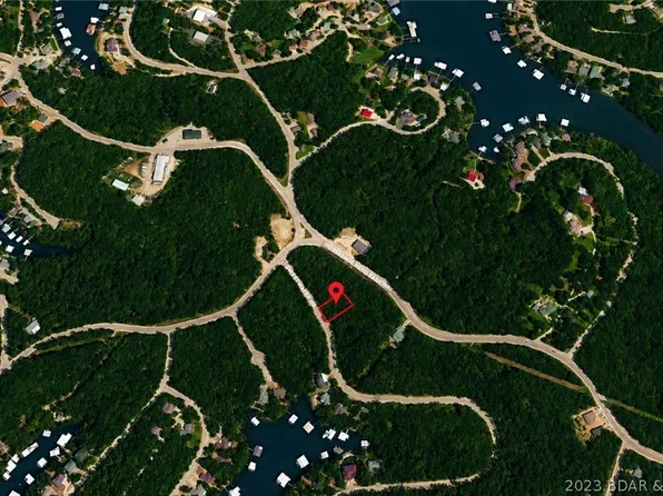 82 Sweetwater Dr, Lake Ozark, MO 65049