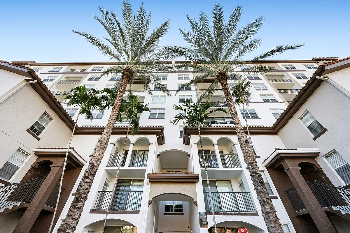Building Photo - 10X Mizner Park