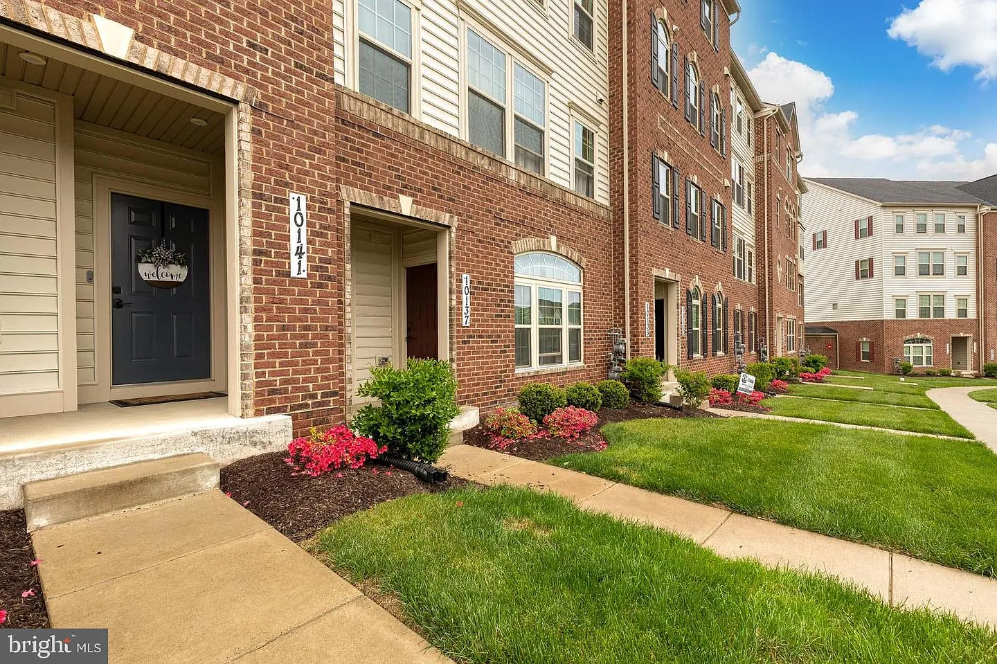 3 bed, 2.5 bath, 2658 sqft, $2,975 — Photo 3