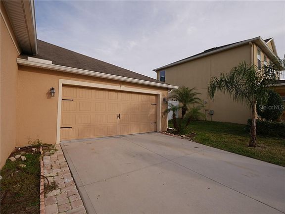 3rd image of 653 Nicole Marie St