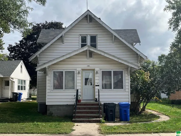 146 1st Ave NE, Sioux Center, IA 51250
