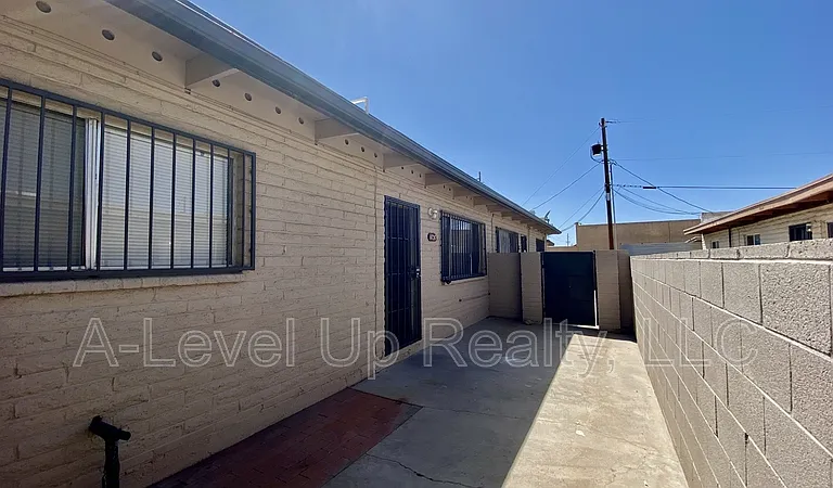 1838 S Rosemont Ave — Photo 1