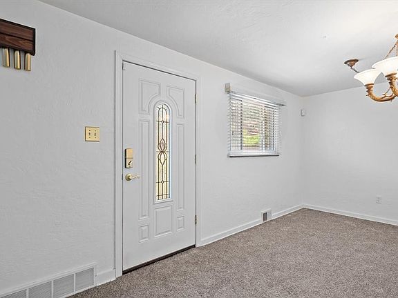 4th image of 5621 Villahaven Dr