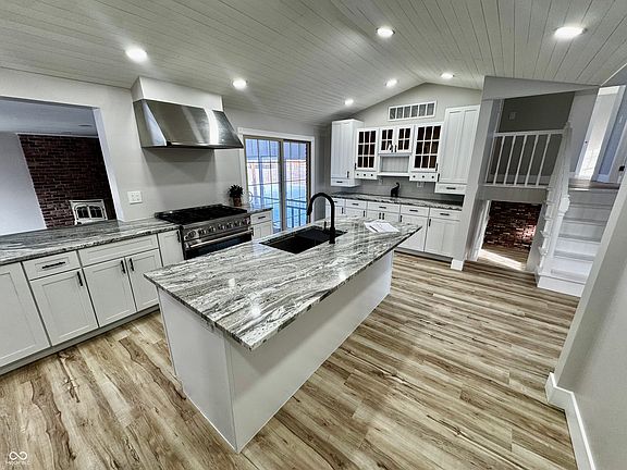 5th image of 304 Blackford St