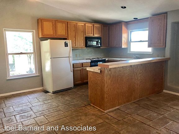 3rd image of 1004 W Bluebonnet Dr