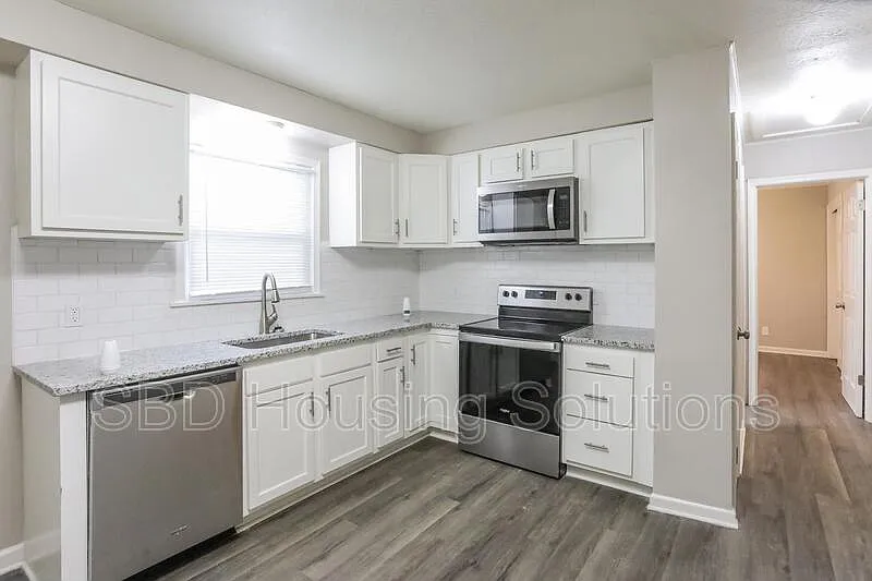 2 bed, 1.0 bath, 745 sqft, $1,099 — Photo 3