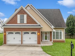 109 Robinson Ct, Oliver Springs, TN 37840