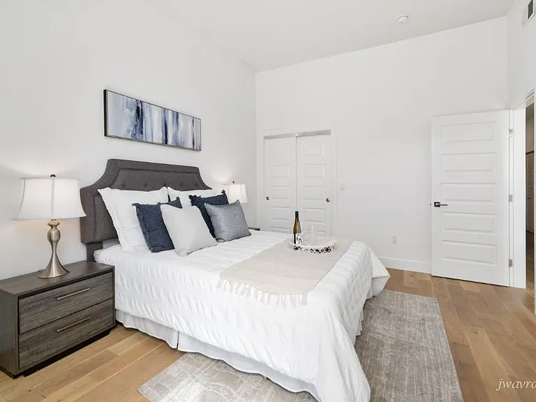 327 Arlington St — Photo 15