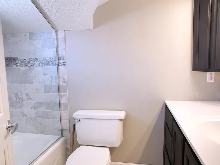 Bathroom #3 (upstairs)