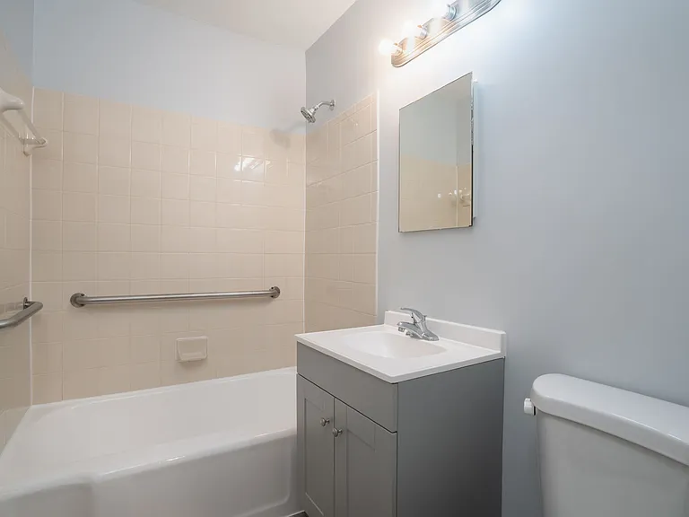 939 Longfellow St NW #206 — Photo 2