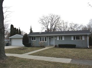 261 N Elmwood Ave, Palatine, IL 60074