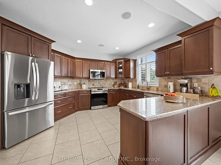 12 Ashwood Cres — Photo 8