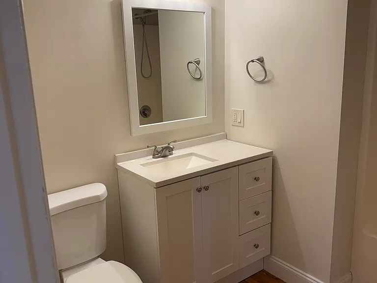 Chapel Hill Apartments — Photo 11