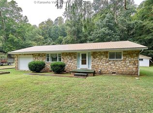 312 Bills Creek Rd, Winfield, WV 25213