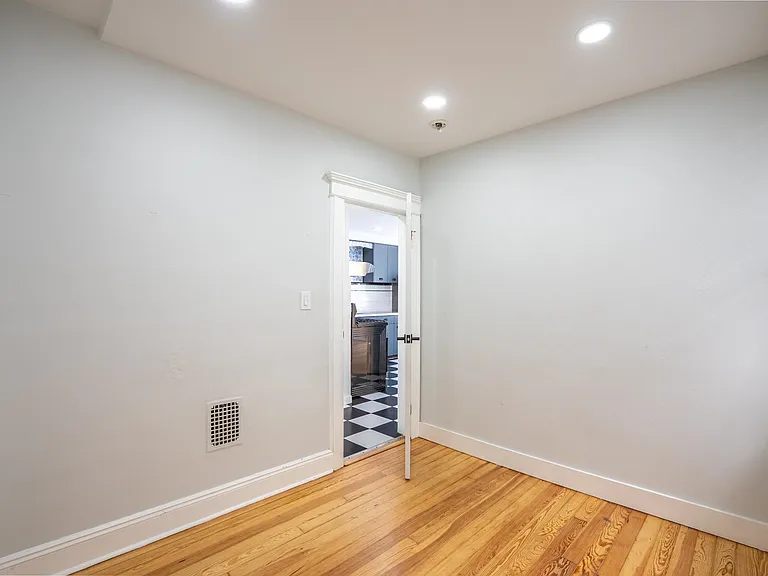 24 Edwards Ct #1 — Photo 7