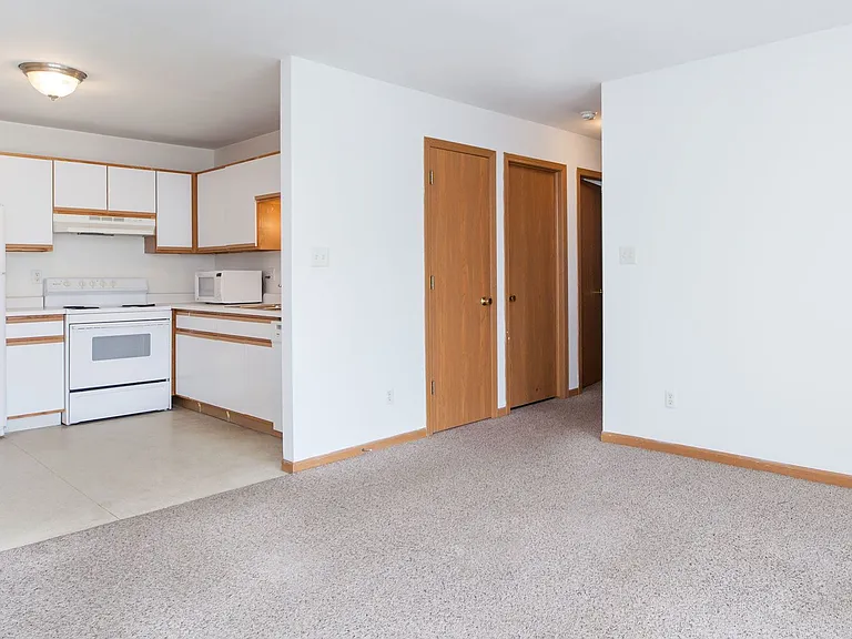 944 Fotis Dr — Photo 8