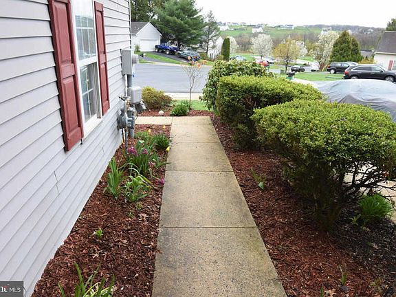 4th image of 8 Broadwinge Cir