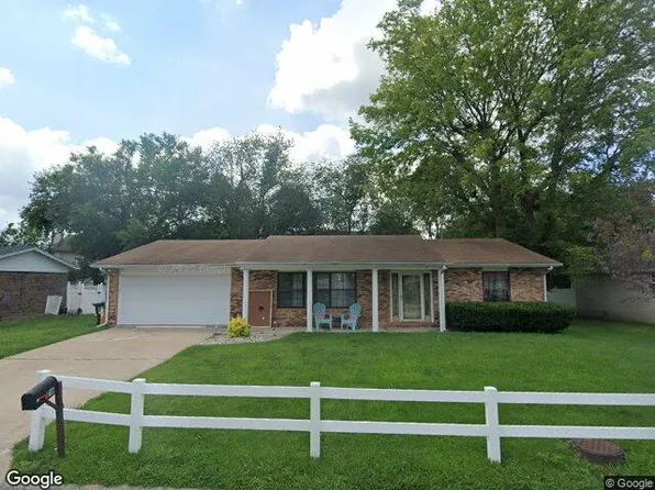 216 Toulon Ct, Fairview Heights, IL 62208