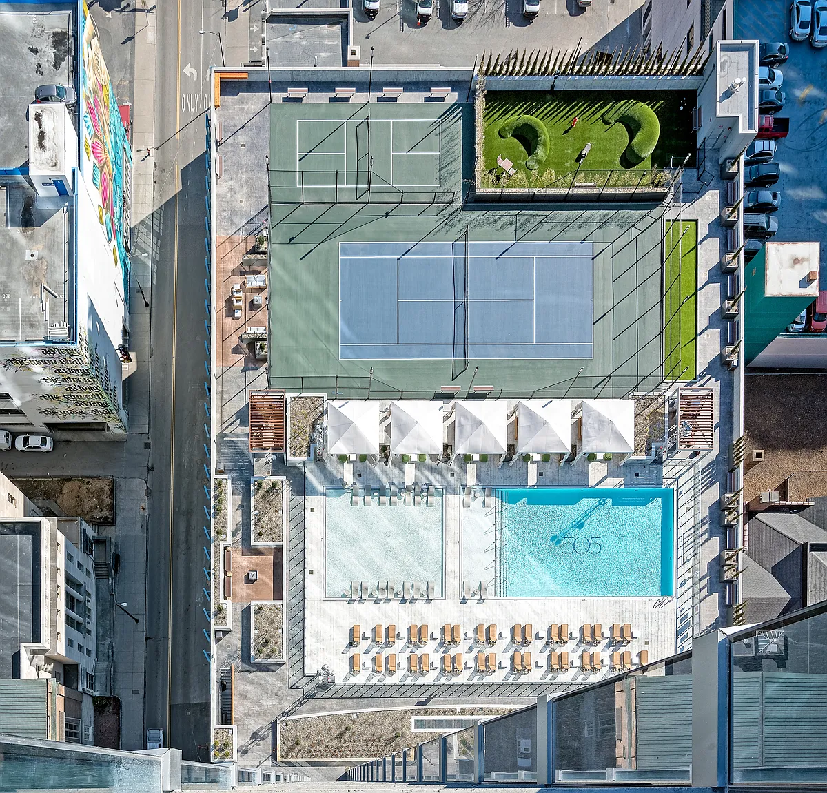 Building Photo - 505
