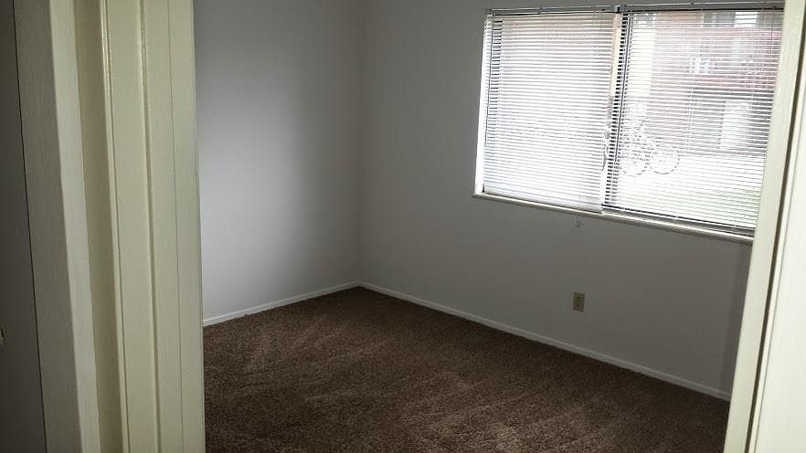 2nd image of 1419 Esic Dr APT 11