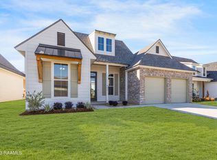 402 White Sky Dr, Broussard, LA 70518